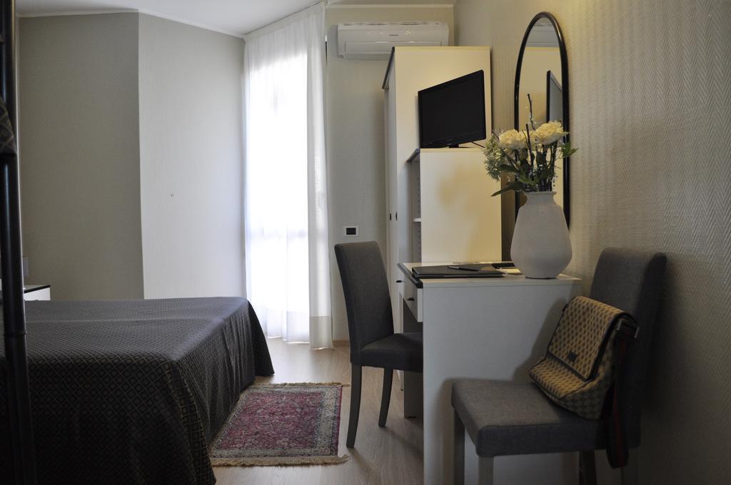Hotel Est Piombino Pokoj fotografie