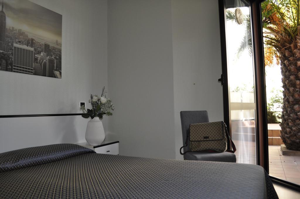 Hotel Est Piombino Pokoj fotografie