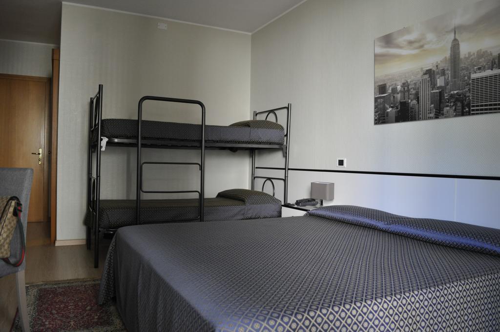 Hotel Est Piombino Pokoj fotografie