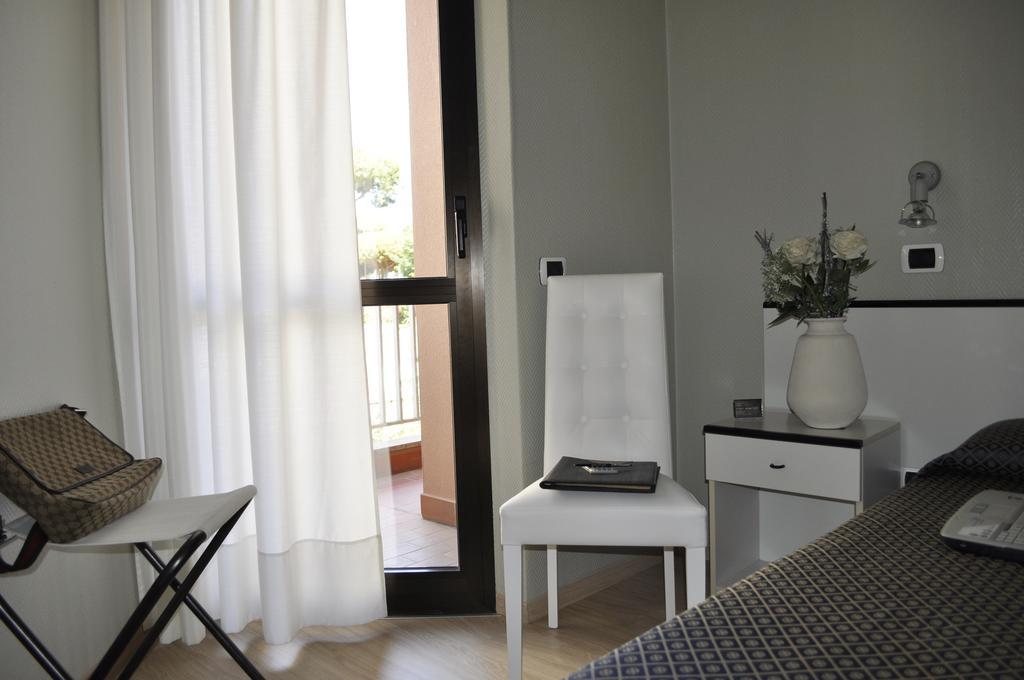 Hotel Est Piombino Pokoj fotografie