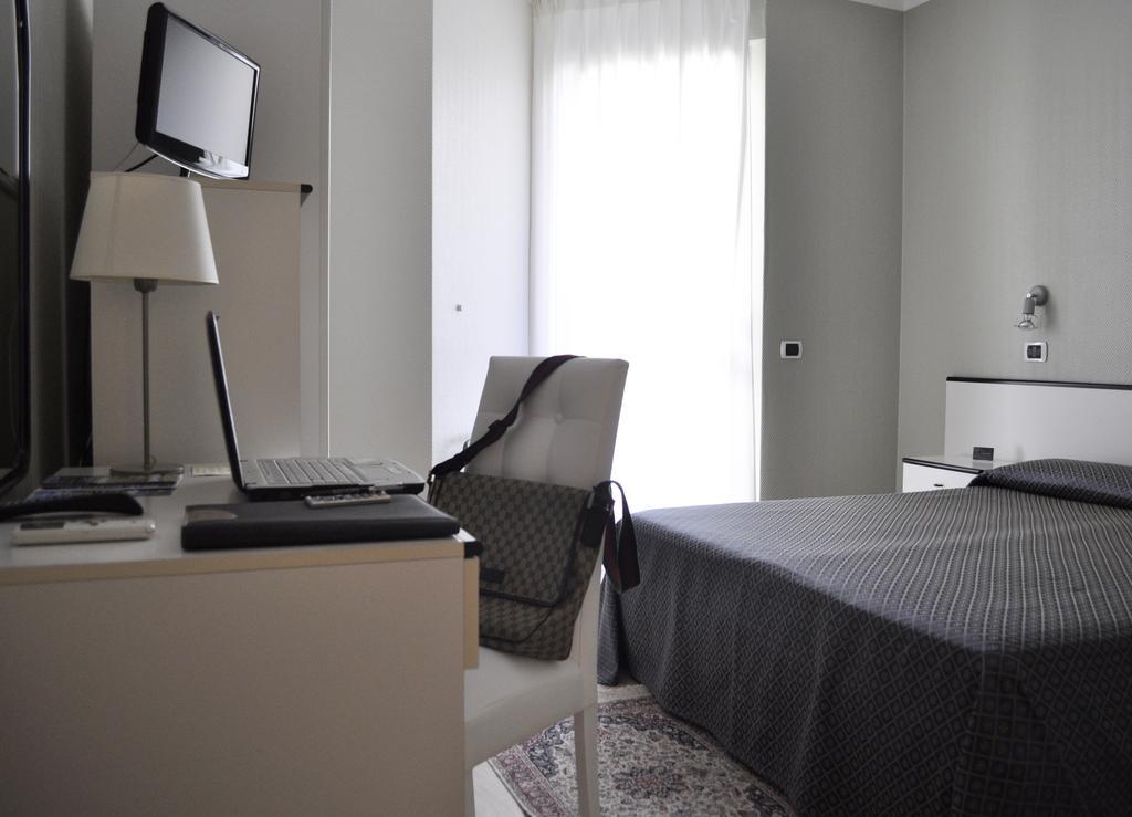 Hotel Est Piombino Pokoj fotografie