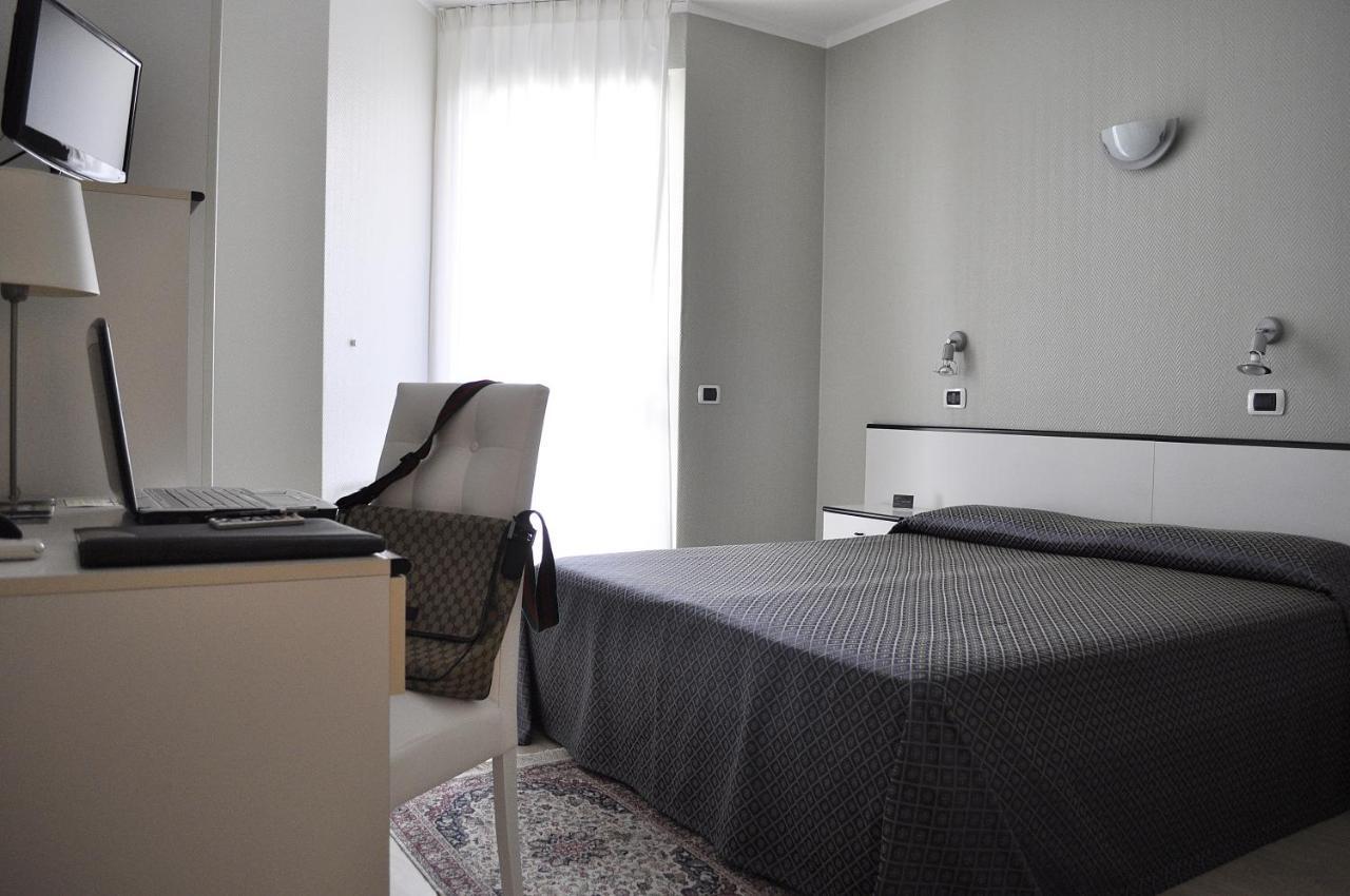 Hotel Est Piombino Pokoj fotografie